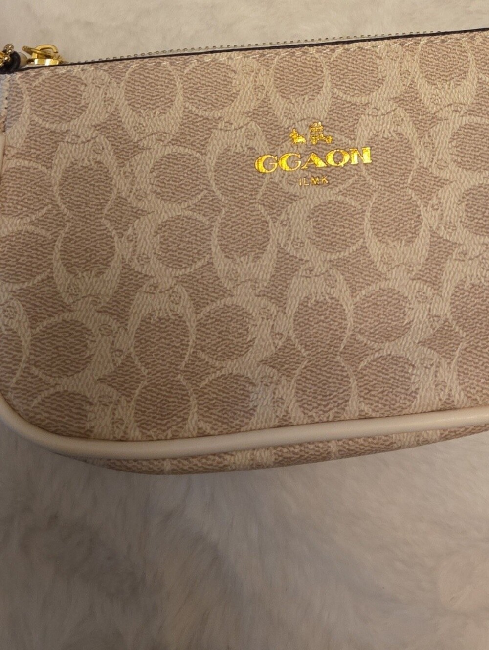 GG Aon Beige Signature Crossbody Bag - Stylish Neutral Carryall